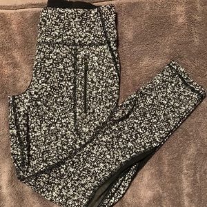 lululemon size 8 Invigorate 7/8 Tight pants
